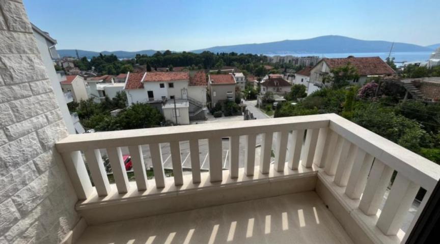 Two-bedroom apartment in Tivat, Podkuk