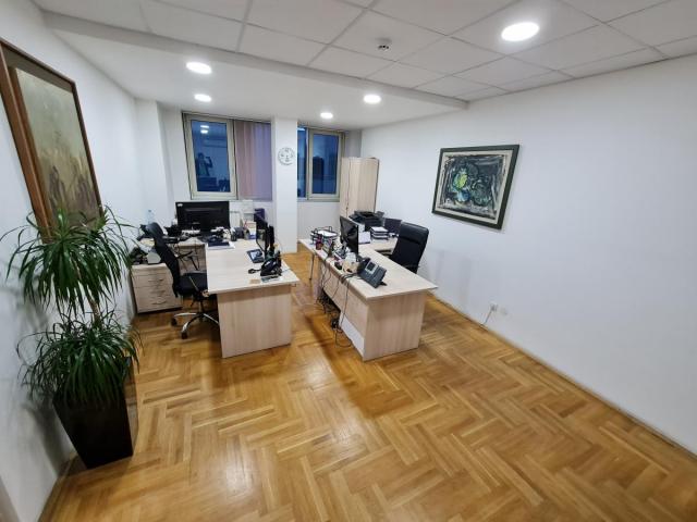 Izdavanje, Poslovni prostor, 650m2 , Slavija