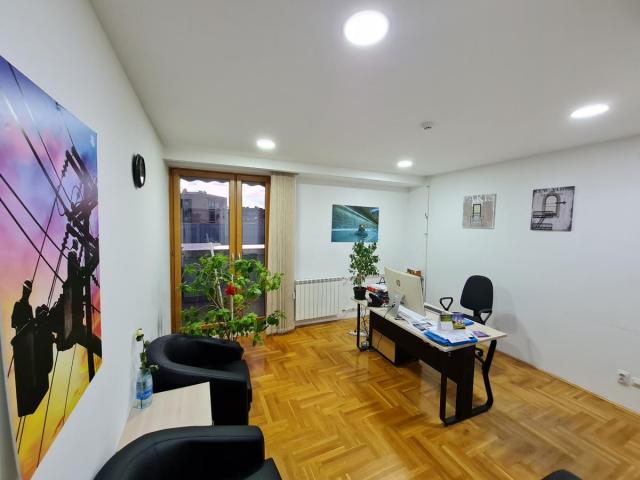 Izdavanje, Poslovni prostor, 650m2 , Slavija