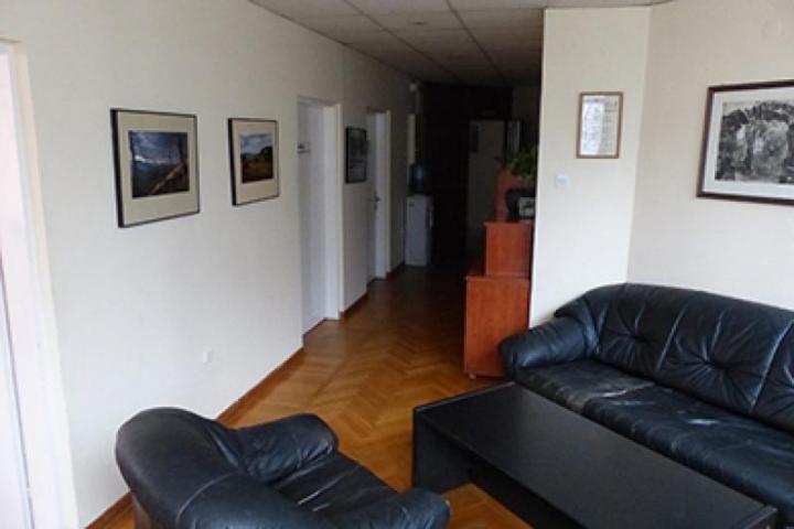 Izdavanje, Poslovni prostor, 300m2 , Banovo Brdo