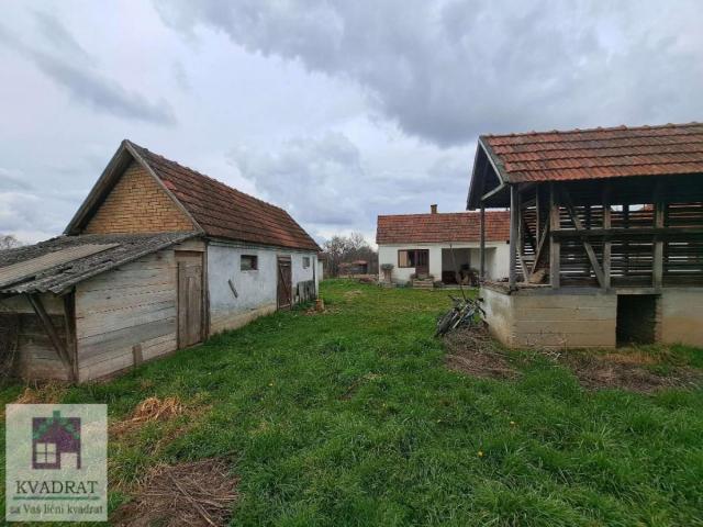 Seosko imanje sa objektima 290 m², 96 ari, Obrenovac, Zvečka – 200 000 €