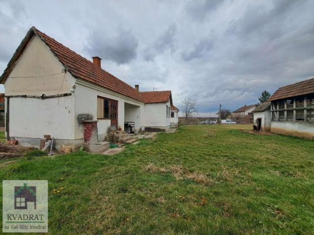 Seosko imanje sa objektima 290 m², 96 ari, Obrenovac, Zvečka – 200 000 €