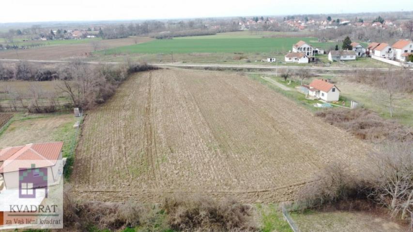 Seosko imanje sa objektima 290 m², 96 ari, Obrenovac, Zvečka – 200 000 €