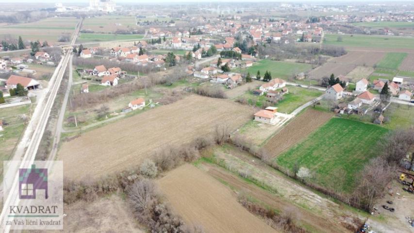 Seosko imanje sa objektima 290 m², 96 ari, Obrenovac, Zvečka – 200 000 €