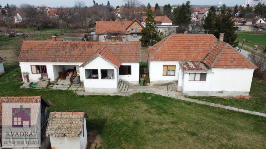 Seosko imanje sa objektima 290 m², 96 ari, Obrenovac, Zvečka – 200 000 €