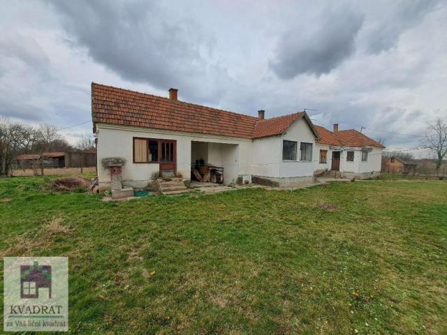 Seosko imanje sa objektima 290 m², 96 ari, Obrenovac, Zvečka – 200 000 €