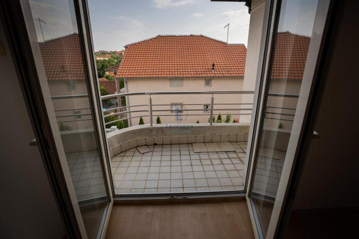 Lux, Vila, rezidencijalni deo, Banjica, 207 m2