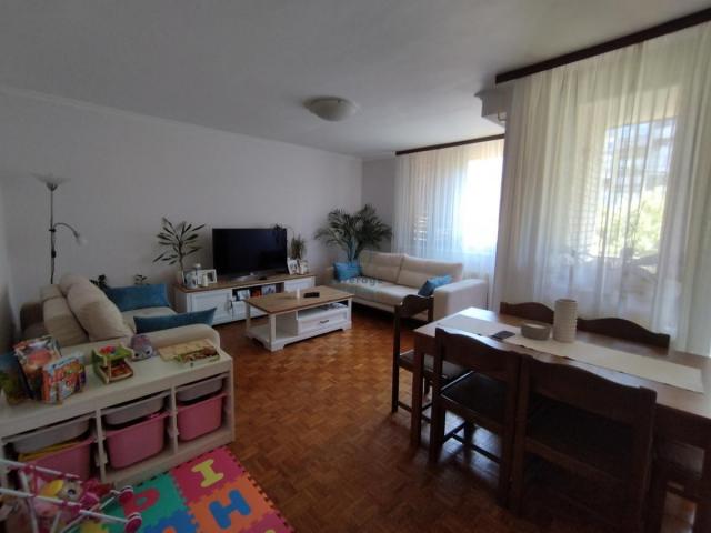 Mirijevo, Šesnaestog oktobra, 93 m2