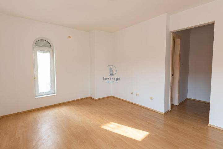 Lux, Vila, rezidencijalni deo, Banjica, 207 m2