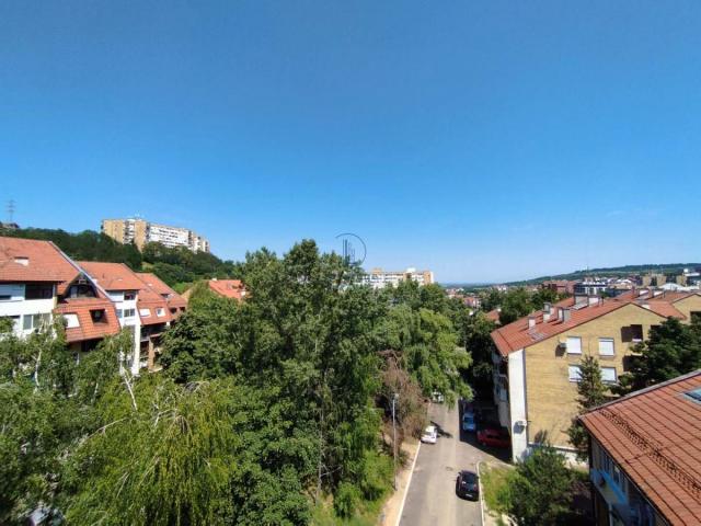 Mirijevo, Šesnaestog oktobra, 93 m2