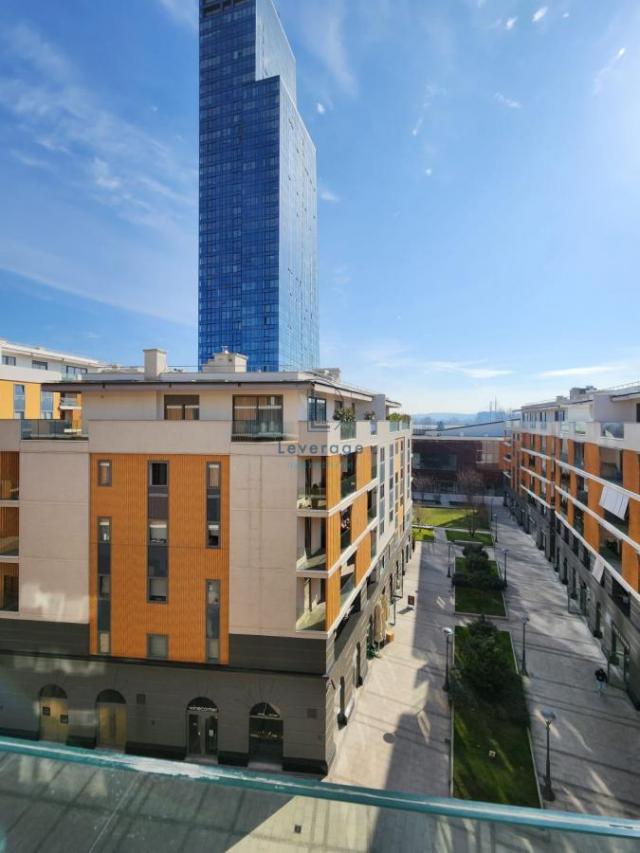 Lux, West 65, Omladinskih brigada, 82 m2