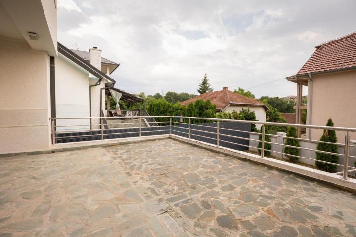 Lux, Vila, rezidencijalni deo, Banjica, 207 m2