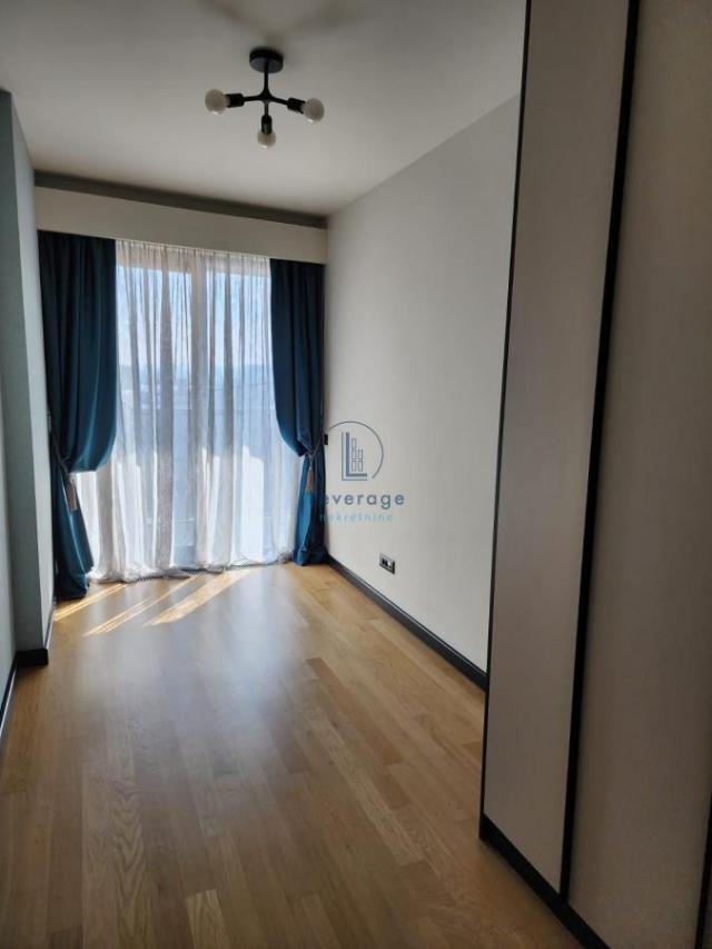 Lux, West 65, Omladinskih brigada, 82 m2