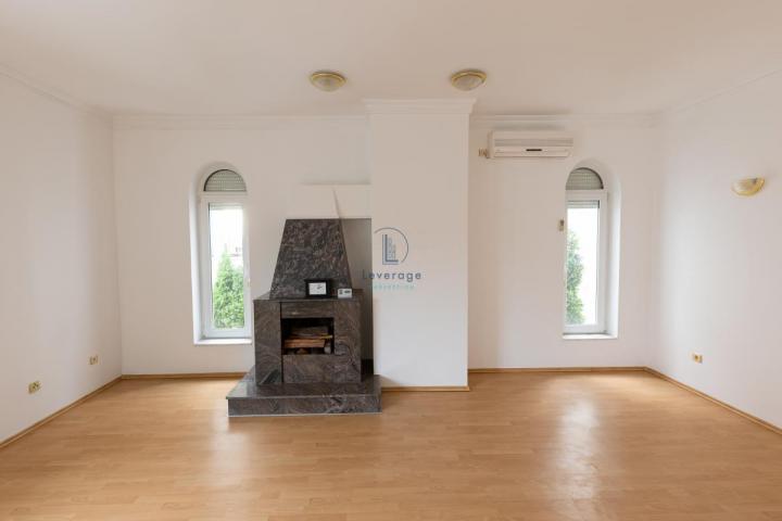 Lux, Vila, rezidencijalni deo, Banjica, 207 m2