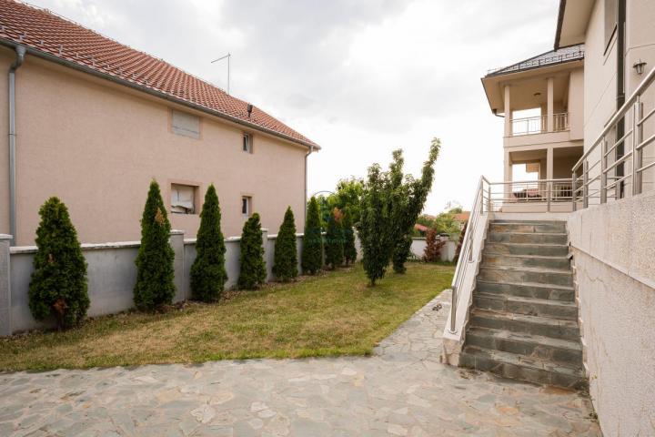 Lux, Vila, rezidencijalni deo, Banjica, 207 m2