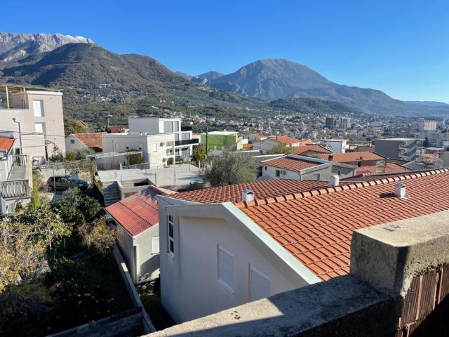 Haus 370m2 in Susanj mit einem schönen Blick auf das Meer und die Stadt Bar