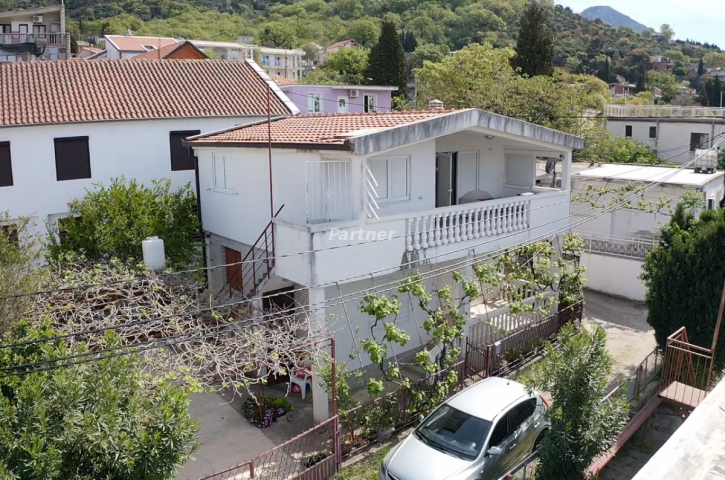 Haus von 120 m2 auf einem Grundstück von 172 m2 in Gorelac, Sutomore