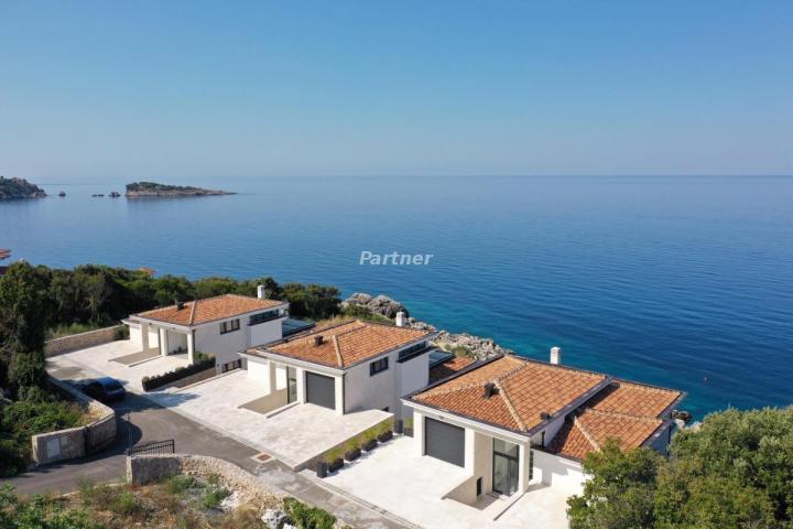 Luxury house 344m2 on the coast, Utjeha