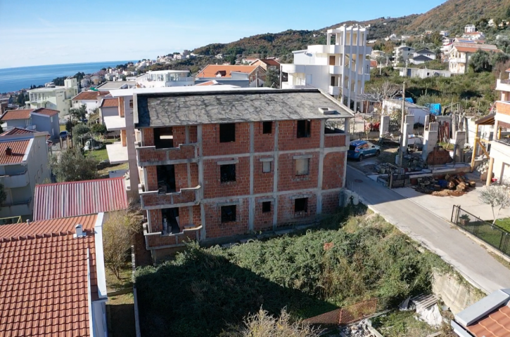 Haus 370m2 in Susanj mit einem schönen Blick auf das Meer und die Stadt Bar