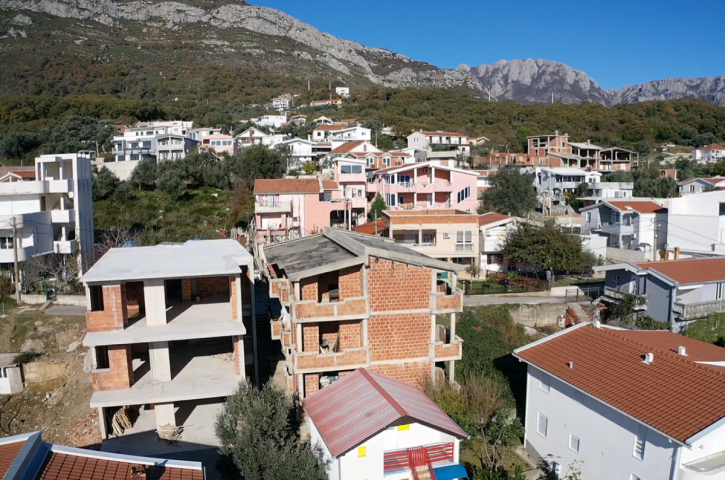 Haus 370m2 in Susanj mit einem schönen Blick auf das Meer und die Stadt Bar