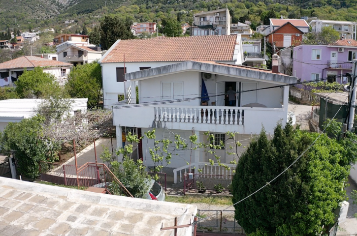 Haus von 120 m2 auf einem Grundstück von 172 m2 in Gorelac, Sutomore