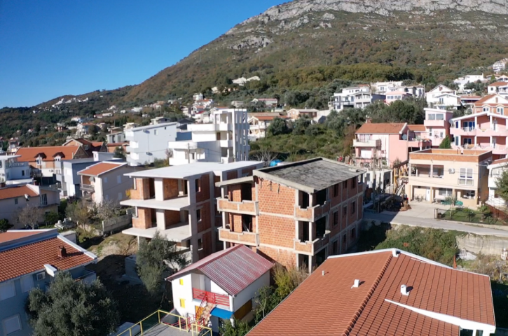 Haus 370m2 in Susanj mit einem schönen Blick auf das Meer und die Stadt Bar