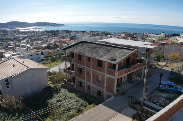 Haus 370m2 in Susanj mit einem schönen Blick auf das Meer und die Stadt Bar