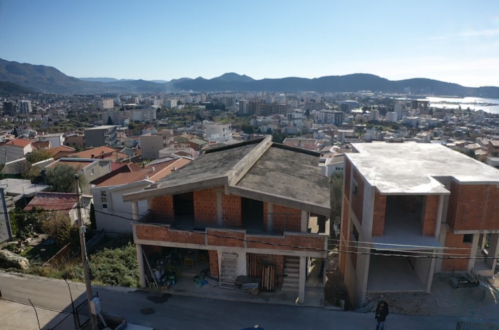 Haus 370m2 in Susanj mit einem schönen Blick auf das Meer und die Stadt Bar