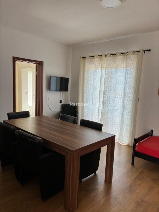 Lux kuca sa 9 apartmana