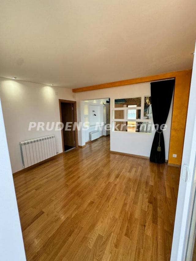 180m2 Tetovska, duplex sa 4 terase, garažno