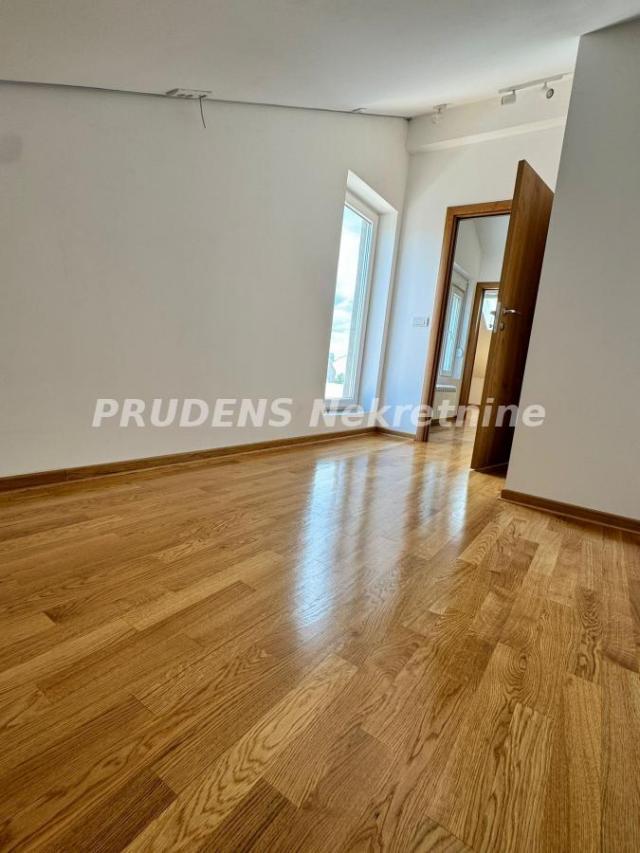 180m2 Tetovska, duplex sa 4 terase, garažno