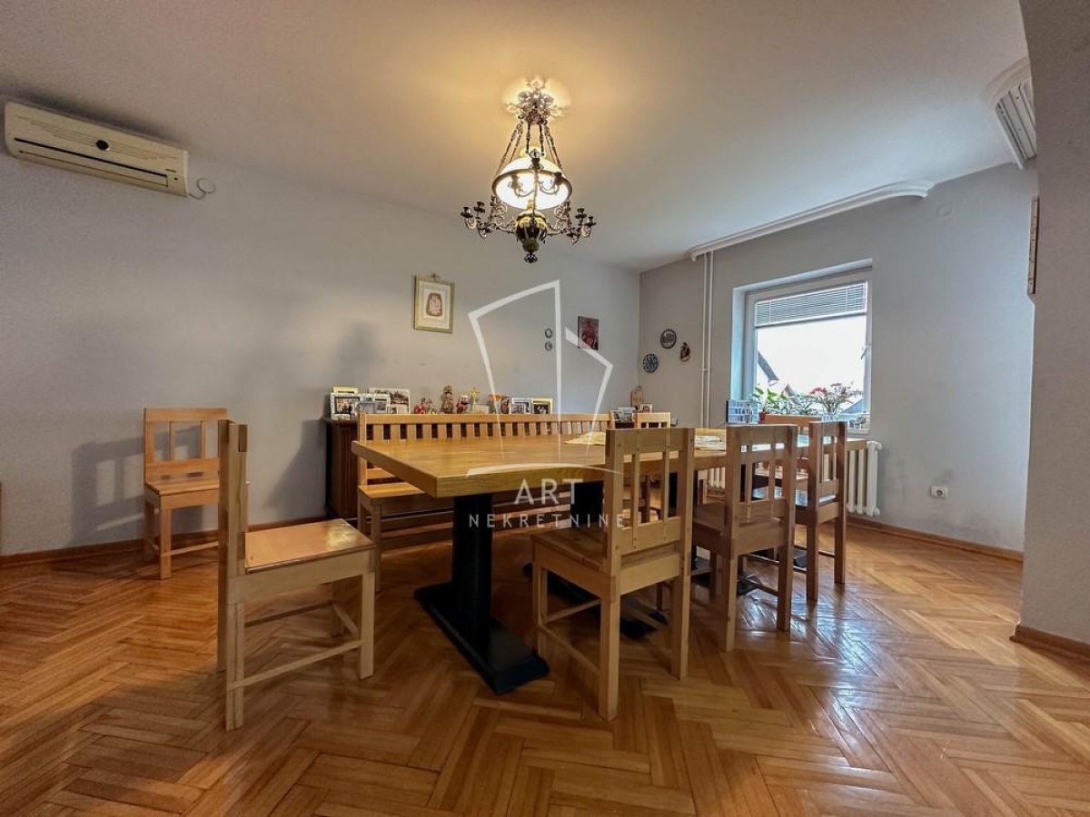 Kuća na Zvezdari, mereno 363m2, na 5ari placa ID#6394