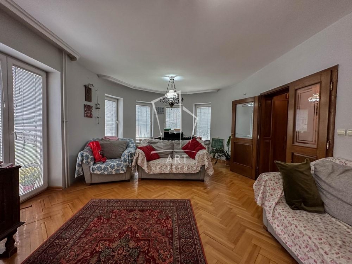 Kuća na Zvezdari, mereno 363m2, na 5ari placa ID#6394