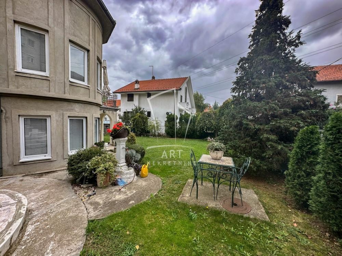 Kuća na Zvezdari, mereno 363m2, na 5ari placa ID#6394