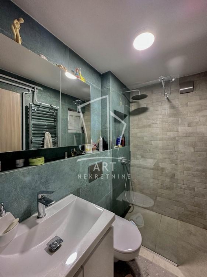 Kuća na Zvezdari, mereno 363m2, na 5ari placa ID#6394