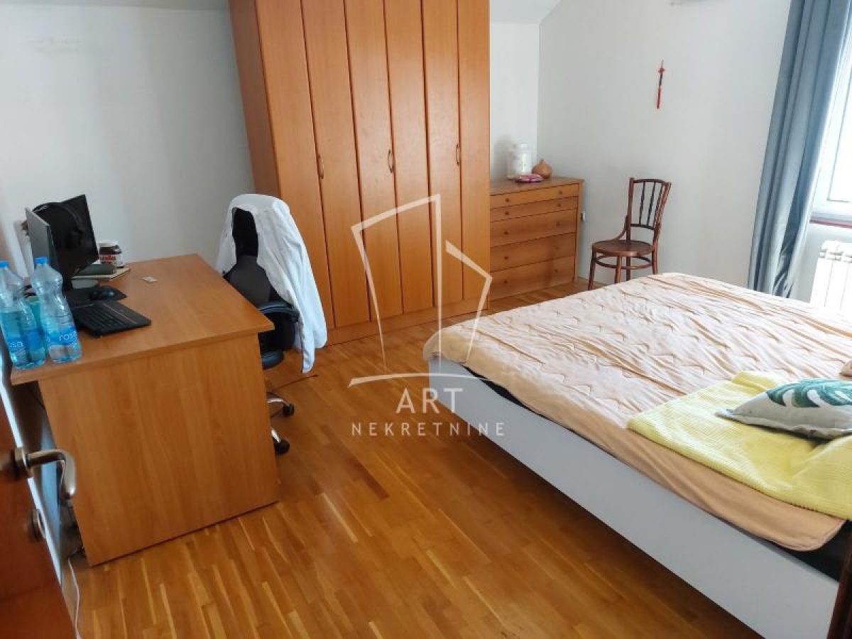 Krnjača, Stambeno poslovni prostor, mereno  670m2 ID#6542111