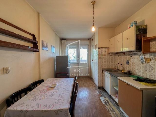 Stan u mirnom delu Karaburme, mereno 68m2 ID#7522