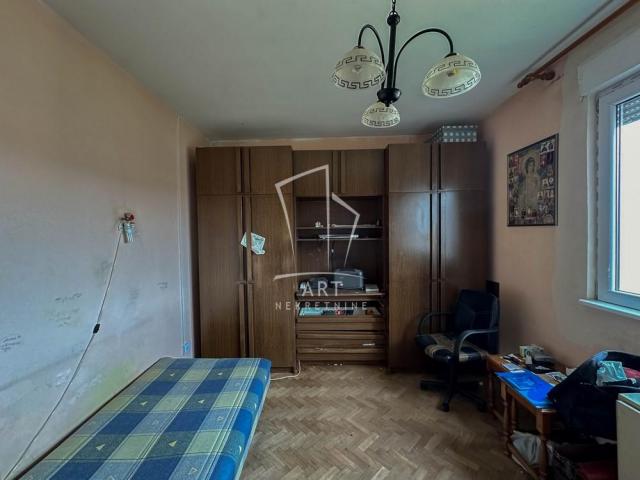 Stan u mirnom delu Karaburme, mereno 68m2 ID#7522