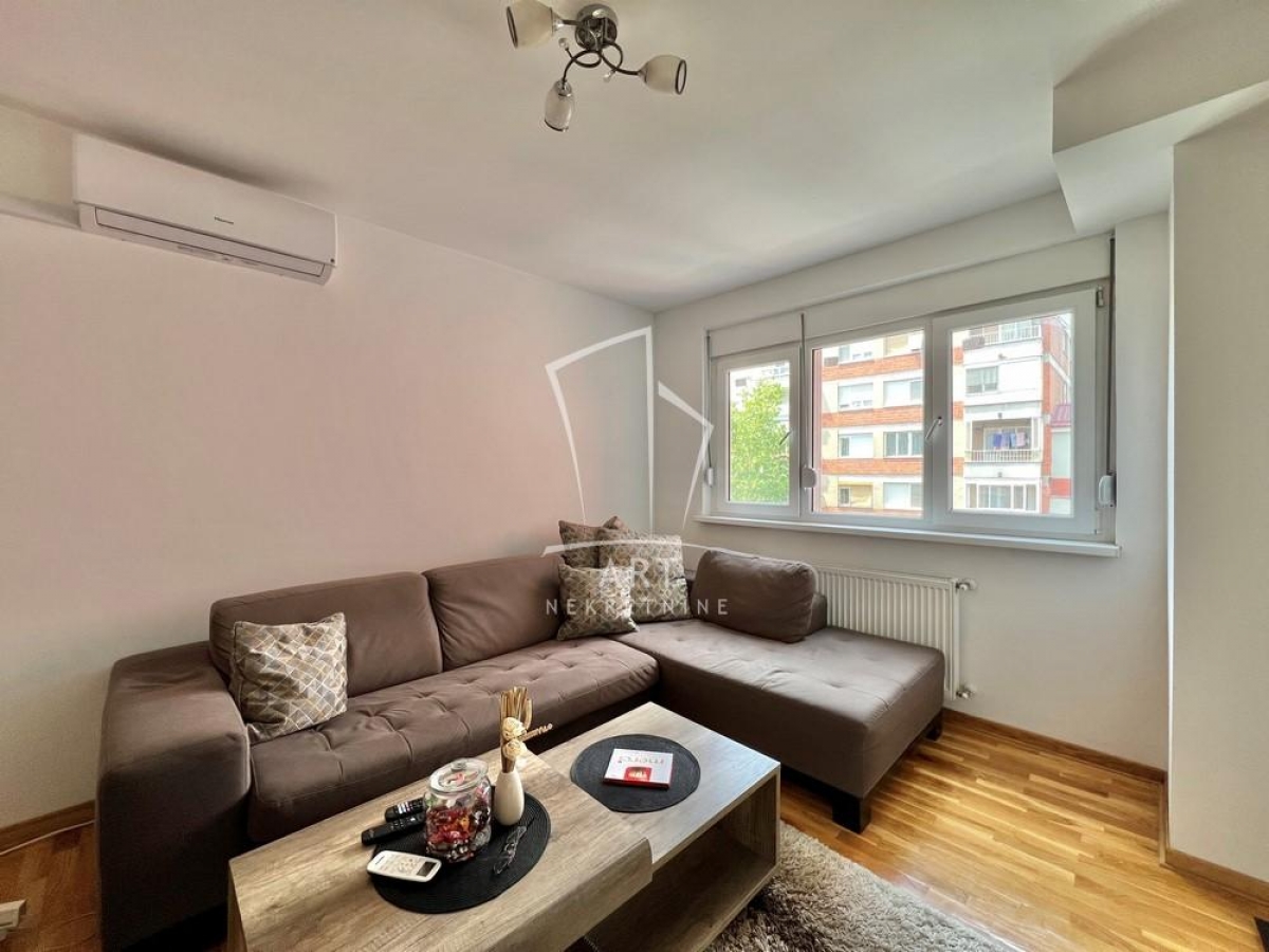 Duplex u centralnom delu Karaburme ID#8166