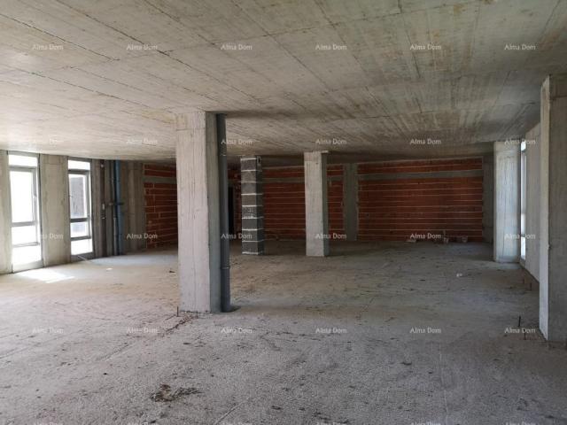 Business premise Pula, large business premises with underground garages. Town center.