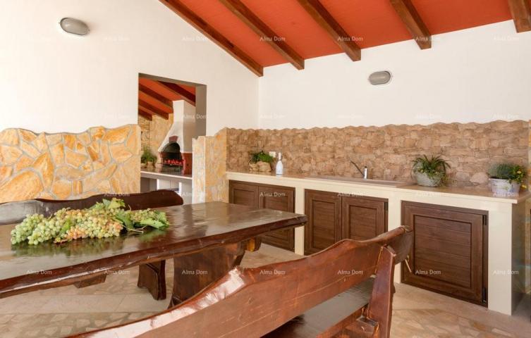 House Premantura, detached house with 5 bedrooms. Close to the sea