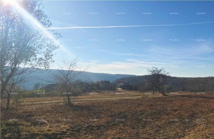 Bauland Abglegenes Dorf mit Bauland zu verkaufen.