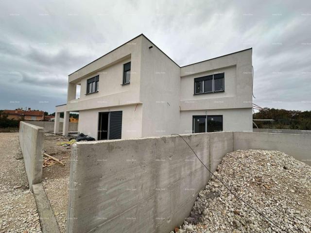 Haus Neubauprojekt in Medulin. Einfamilienhaus mit Pool und Meerblick.