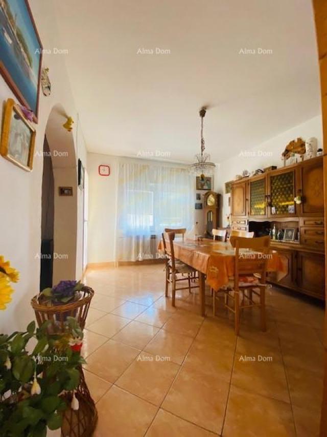 House A house with two apartments and a large garden in Pula