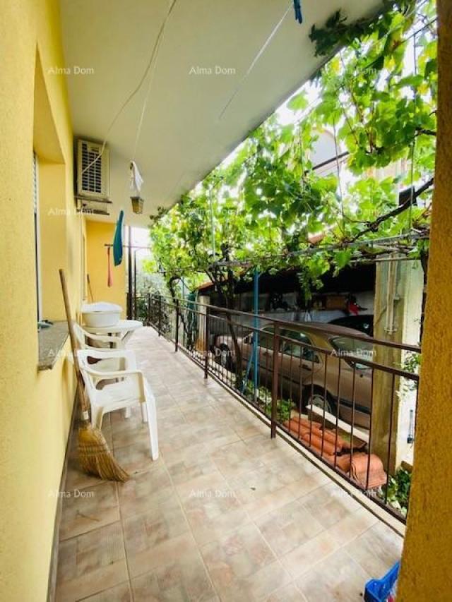 House A house with two apartments and a large garden in Pula