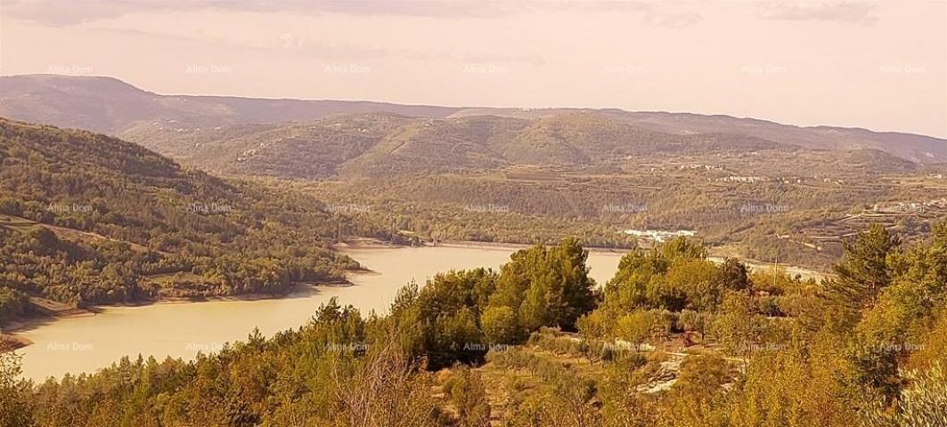 Građevinsko zemljište Atraktivno građevinsko zemljište - pogled na jezero Butoniga