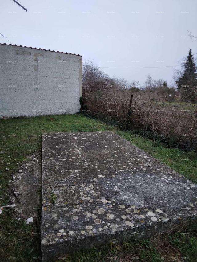 Kuća Istarska kuća sa velikim dvorištem. Na parceli od 990 M2. 