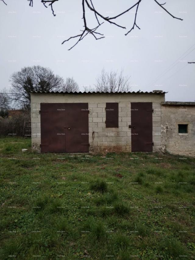 Kuća Istarska kuća sa velikim dvorištem. Na parceli od 990 M2. 