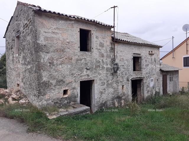 Stone house Detached Istrian house with garden, near Motovun!