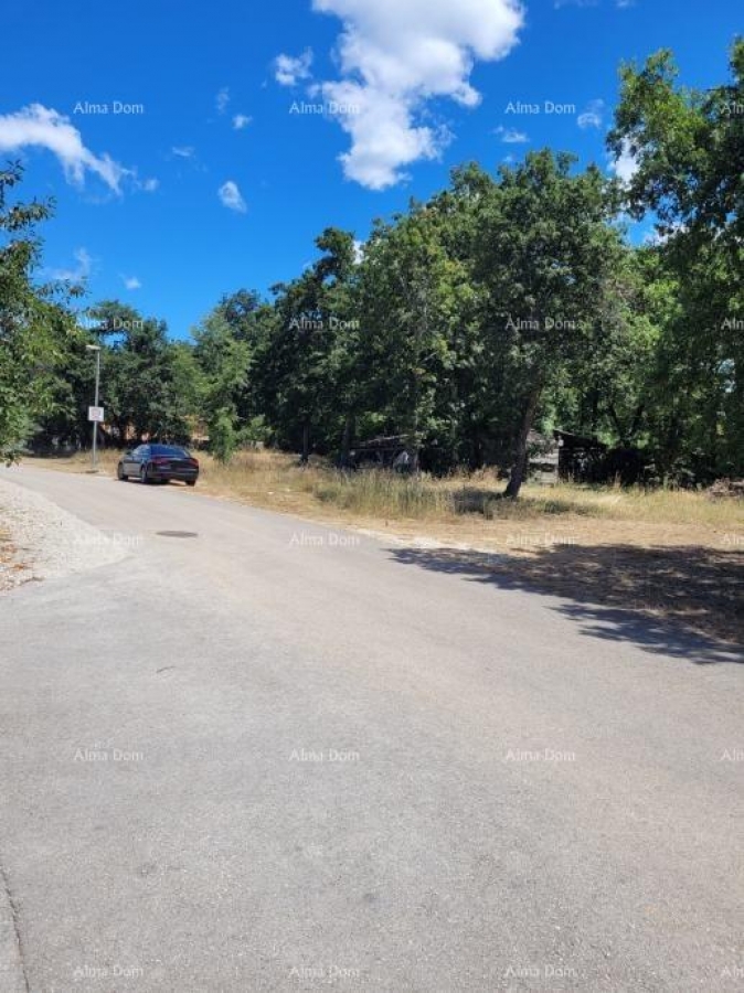 Građevinsko zemljište Prodaja građevinskog zemljišta sa građevinskom dozvolom, za gradnju dvije kuće